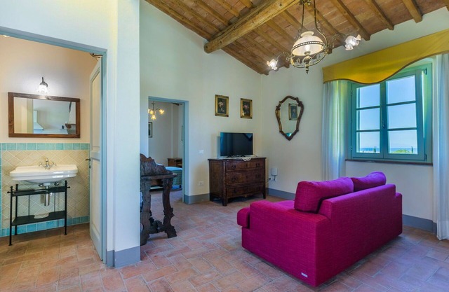 Nice apartment for 4 people with WIFI, A/C, pool, TV, patio, pets allowed and panoramic view