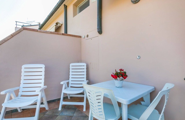 Nice apartment for 6 guests with A/C, WIFI, TV, balcony and parking