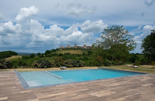 Nice apartment for 4 guests with A/C, WIFI, pool, TV and pets allowed, close to Siena