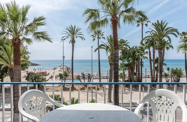 Nice apartment facing the beach in the center of Sitges fully equipped