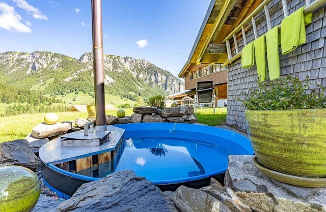 Nice apartment for 4 guests with WIFI, TV, balcony and pets allowed