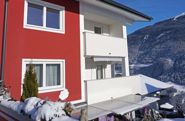 Nice apartment for 5 guests with WIFI, TV, balcony and parking