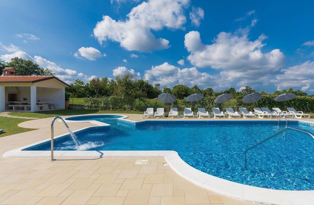 Nice apartment for 7 guests with WIFI, pool, A/C, TV and balcony