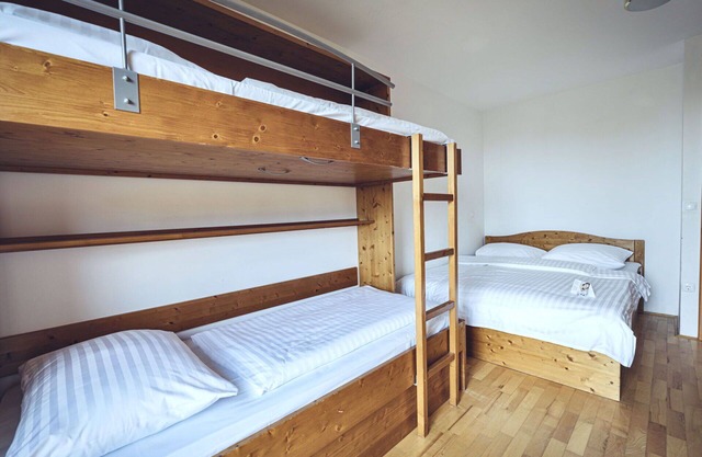 Nice apartment for 7 people with pool, WIFI, TV, balcony, pets allowed, panoramic view and parking