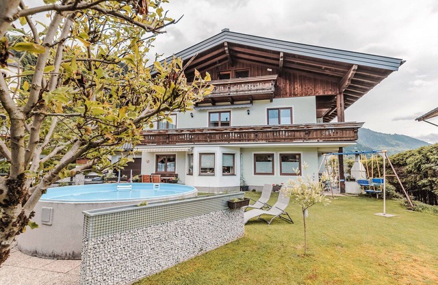 Nice apartment for 8 guests with WIFI, pool, TV, balcony and pets allowed