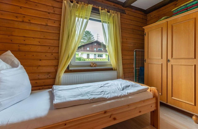 Nice apartment for 5 people with WIFI, TV, balcony, pets allowed and parking