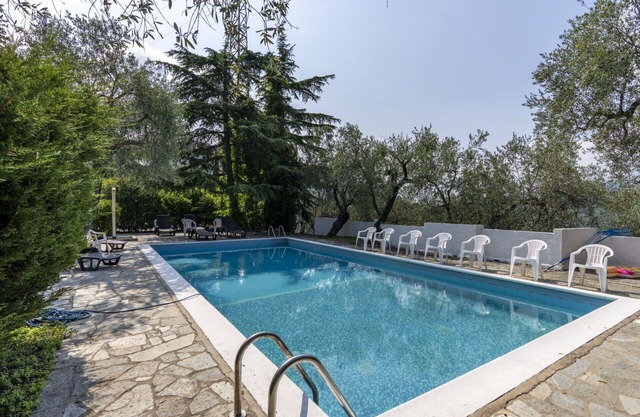 Nice apartment for 4 guests with pool, WIFI, balcony, pets allowed and panoramic view