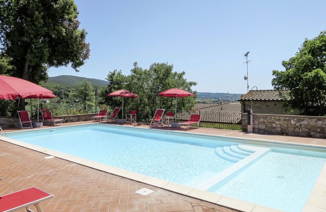 Nice apartment for 6 people with pool, WIFI, TV, terrace and pets allowed