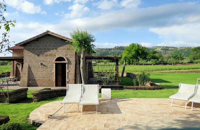 Nice apartment in villa for 8 people with WIFI, pool, TV, patio, pets allowed and panoramic view