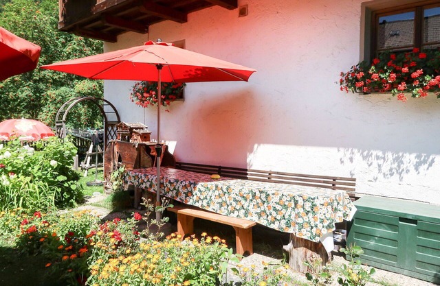 Nice apartment in villa for 4 people with WIFI, TV, patio and pets allowed