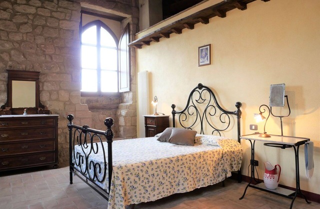Nice apartment in villa for 8 guests with WIFI, TV and patio
