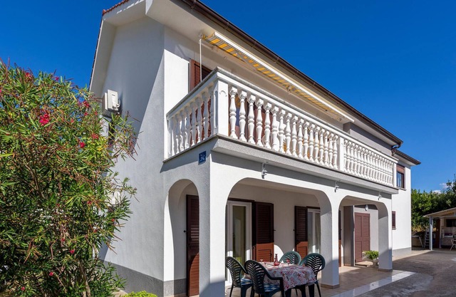 Nice apartment in Jurandvor with WiFi