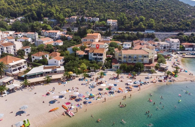 Nice apartment in Klek with WiFi