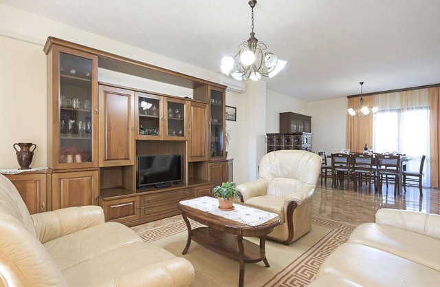 Nice apartment in Pula with kitchen