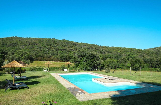 Nice apartment in villa with pool, WIFI, TV, patio, pets allowed and panoramic view