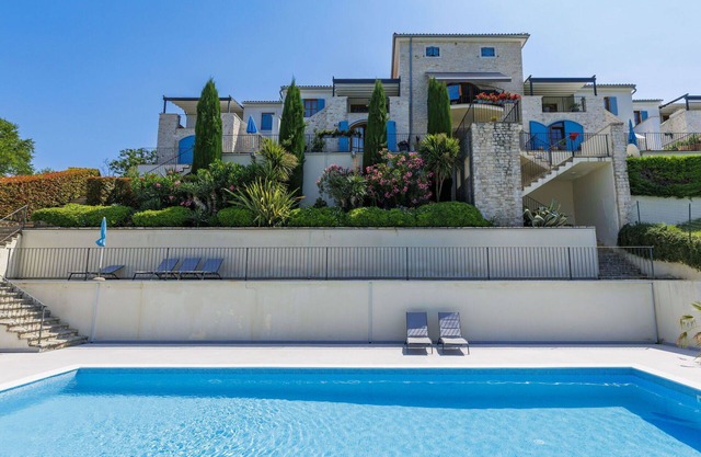 Nice apartment in villa for 6 people with WIFI, A/C, pool, TV and terrace