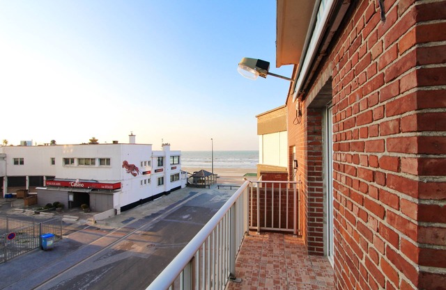 Nice apartment with balcony and sea view