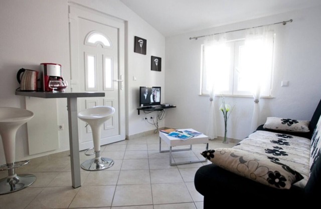Nice apartment with pool and partial sea viewn