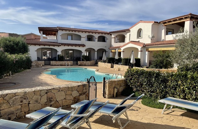 Nice apartment with swimming pool and close to the sea, ideal for couples and families