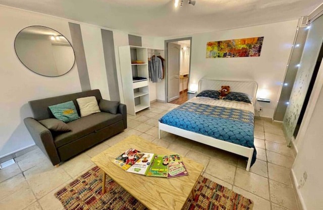 Nice F2 near train station, Arena with private terrace
