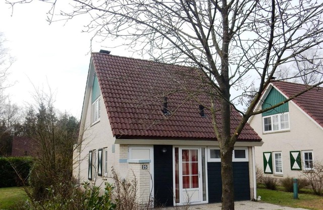 Nice holiday home near Hellendoorn on holiday park