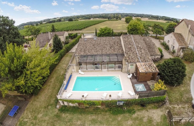 Nice home in Saint-Méard-de-Gurçon