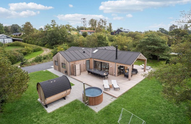 Nice home in Ebeltoft with sauna