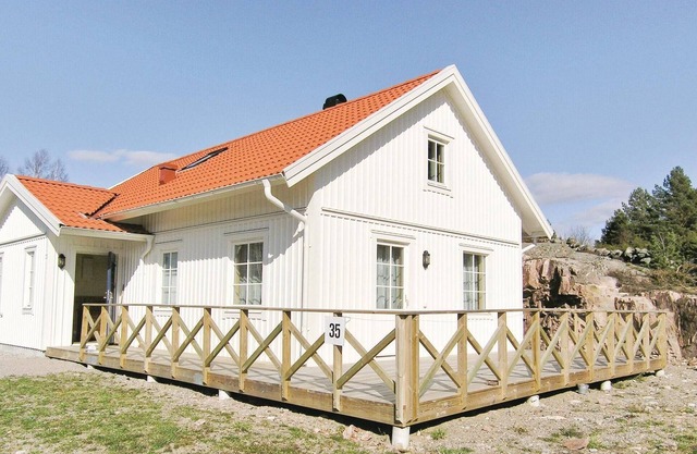 Nice home in Fjällbacka with sauna