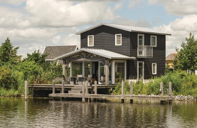 Nice home in Giethoorn with WiFi