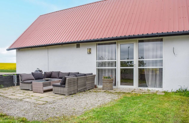 Nice home in Glemmingebro with WiFi
