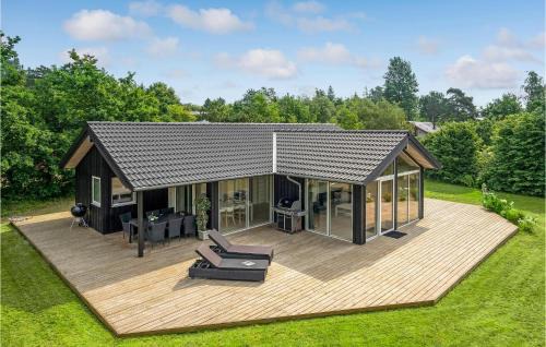 Nice Home In Jægerspris With Kitchen