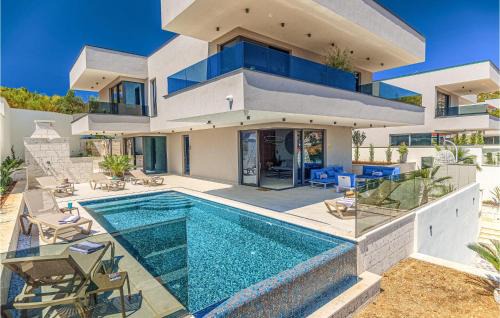 Nice Home In Marina With Kitchen