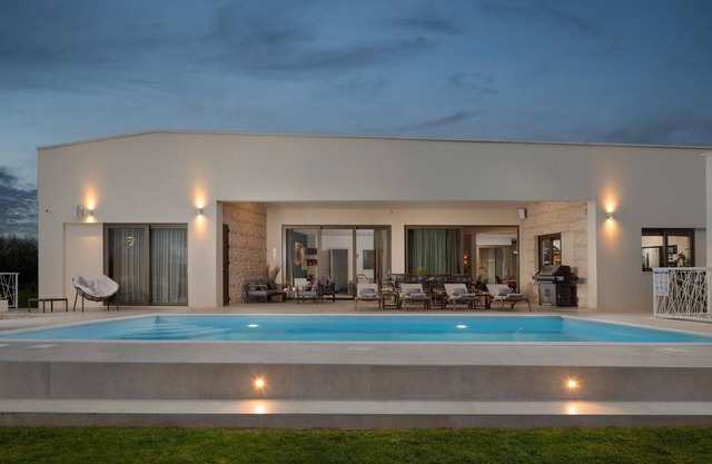 Nice home in Smokovic