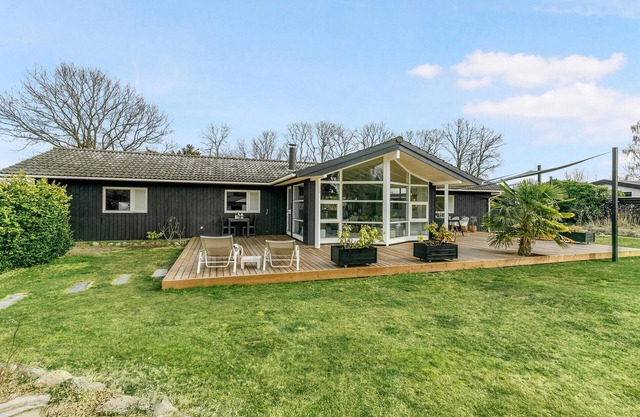 Nice home in Strøby with WiFi