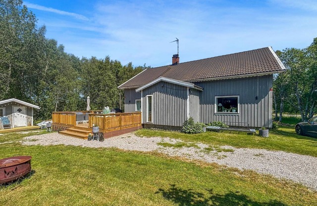 Nice home in Strömstad with WiFi