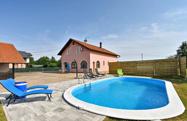Nice home in Turnisce