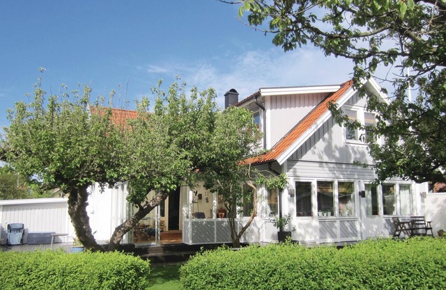 Nice home in Västra Frölunda with WiFi