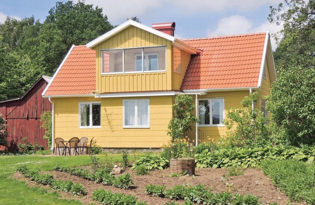 Nice home in Vessigebro with kitchen