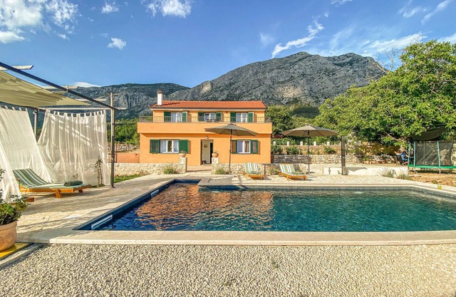 Nice home in Vrgorac with WiFi