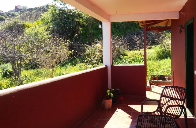 Nice, quiet vacation rental home, 3 bedr. views over the sea + mountains, Wifi