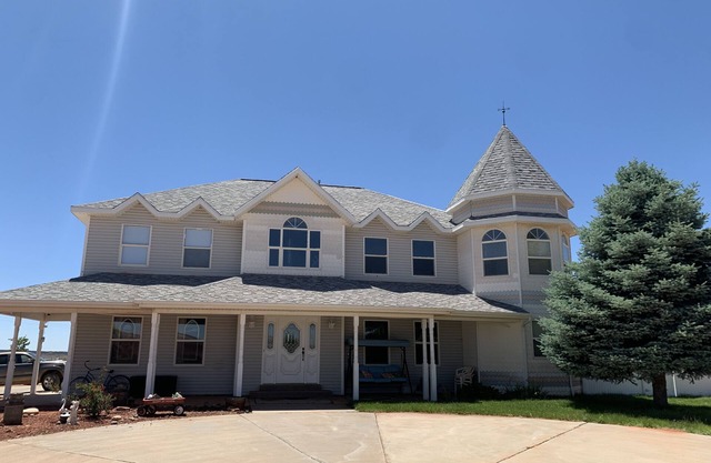 Nice secluded home with plenty of room to roam!