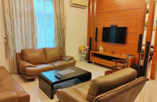 Nice semi D house at Tangkak