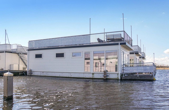 Nice ship in Aalsmeer with kitchen