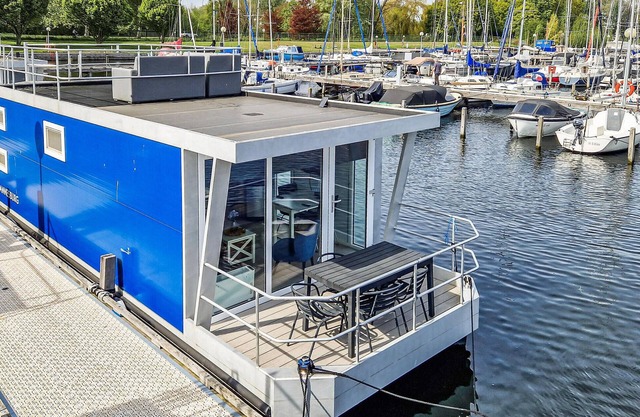 Nice ship in Naarden with lake view