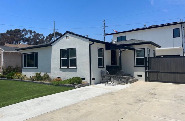 Nice two bedroom home near, beach, So-fi & LAX