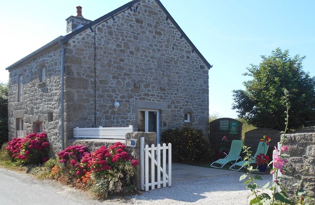 Nice typical house near the port of BARFLEUR .