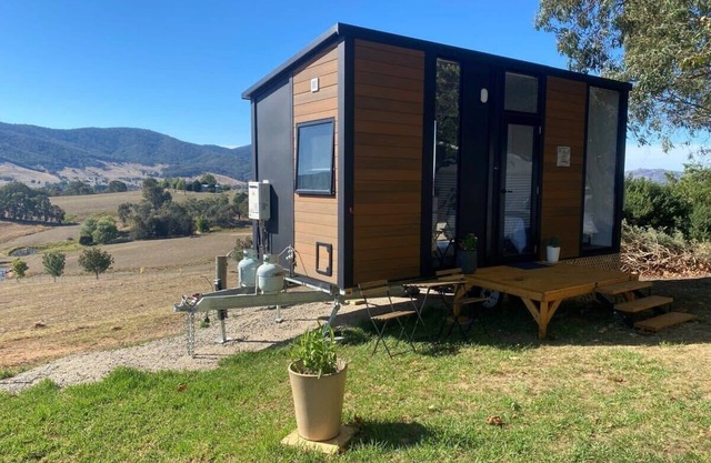 Nichol Road Hideaway at Annie’s Retreat by Tiny Away