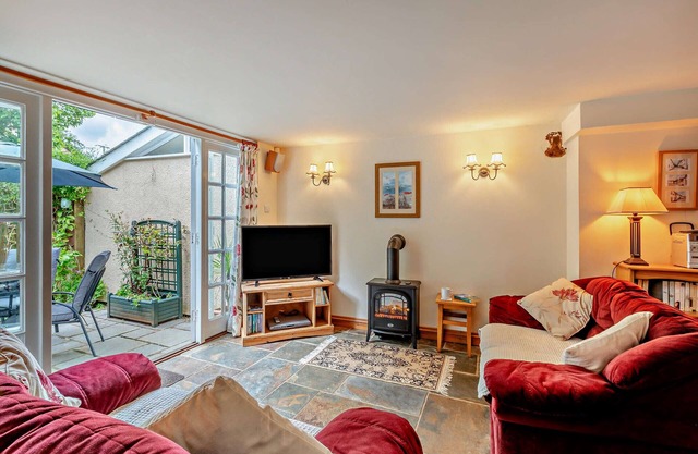 Nightingales - Two Bedroom House, Sleeps 4