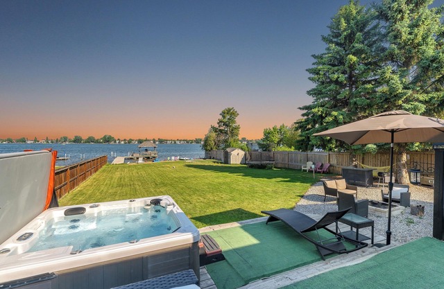 NK PARADISE - Lakefront, Hot Tub, Covered Dock!