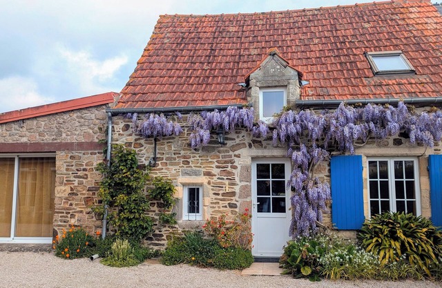 nNorman stone house, close to the sea and tourist attractions
